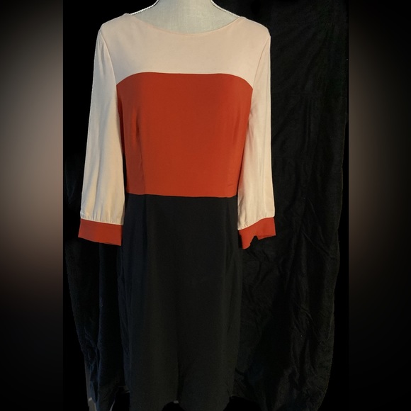 kate spade Dresses & Skirts - KATE SPADE NEW YORK
“PARKER” Colorblock Pattern Knee-Length Dress